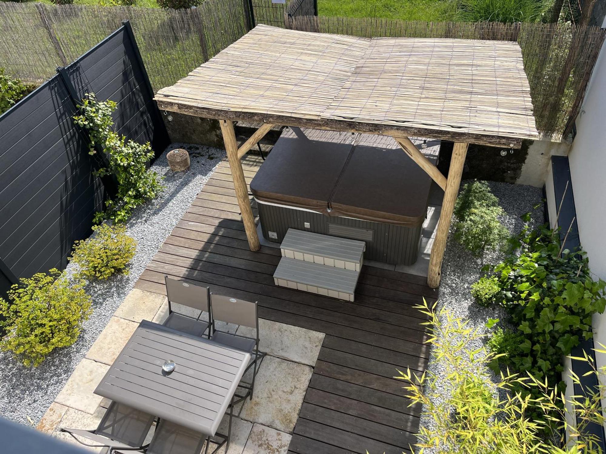 Sejour Detente - Appart'Hotel N 1 Avec Jaccuzi, Piscine Et Petit-Dejeuner Chouzelot Luaran gambar