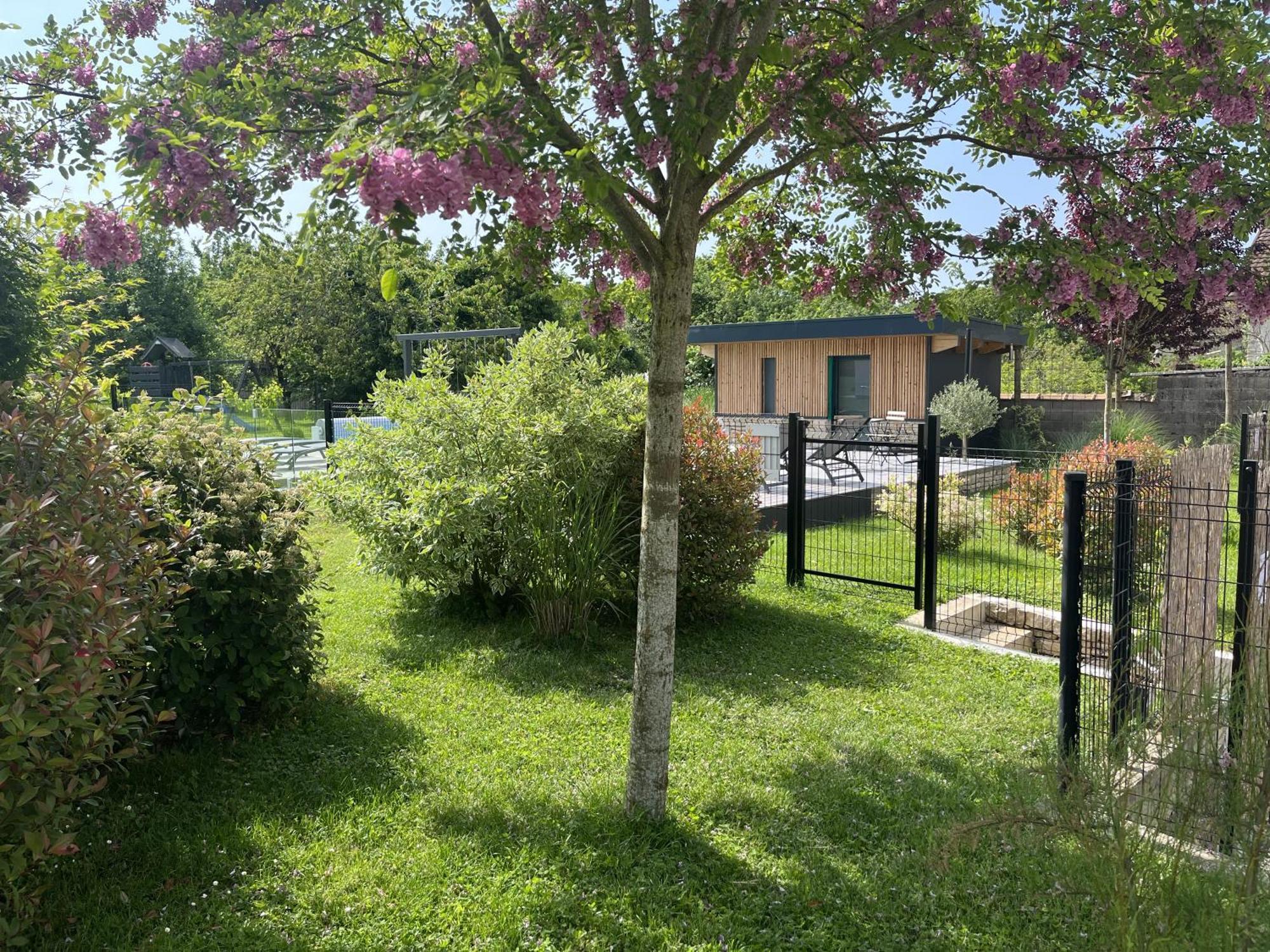 Sejour Detente - Appart'Hotel N 1 Avec Jaccuzi, Piscine Et Petit-Dejeuner Chouzelot Luaran gambar