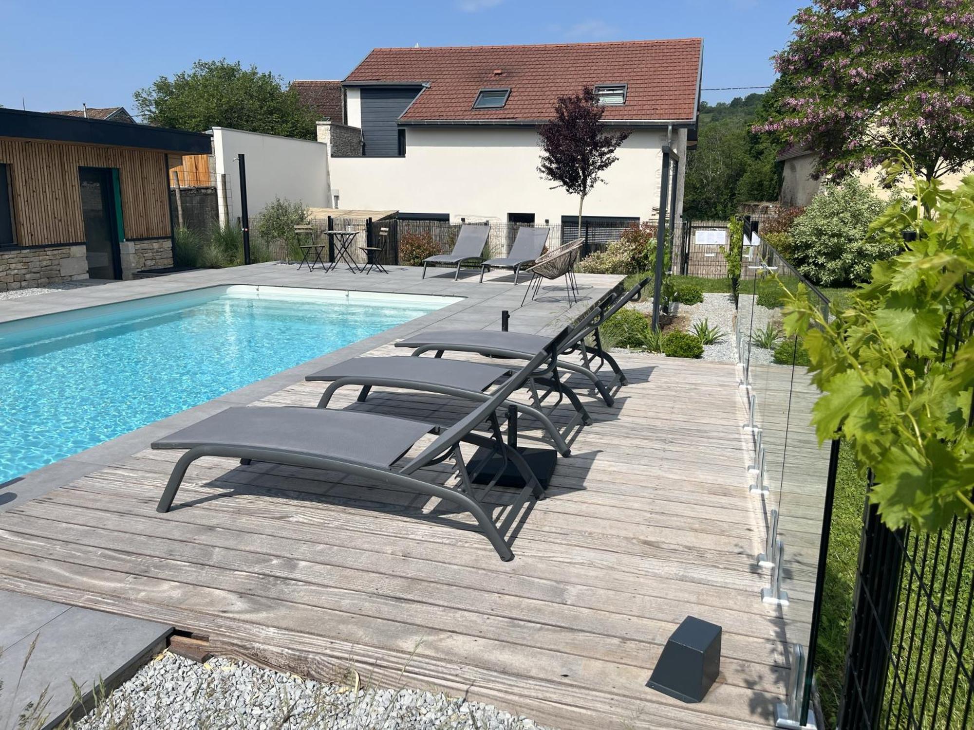 Sejour Detente - Appart'Hotel N 1 Avec Jaccuzi, Piscine Et Petit-Dejeuner Chouzelot Luaran gambar